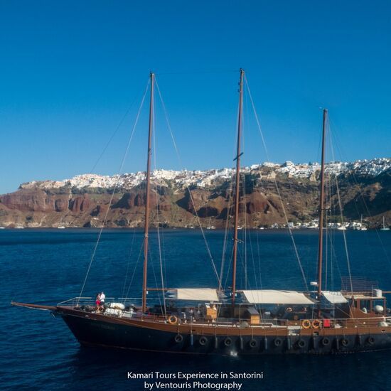 Book online: Santorini Sunset Boat Tour | Discover Greece