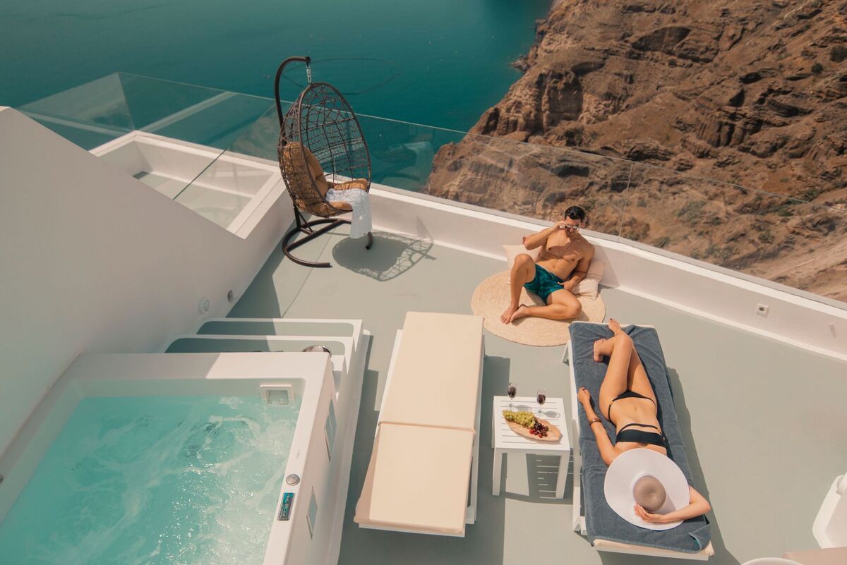 Symphony Suites Santorini | Accommodation | Discover Greece