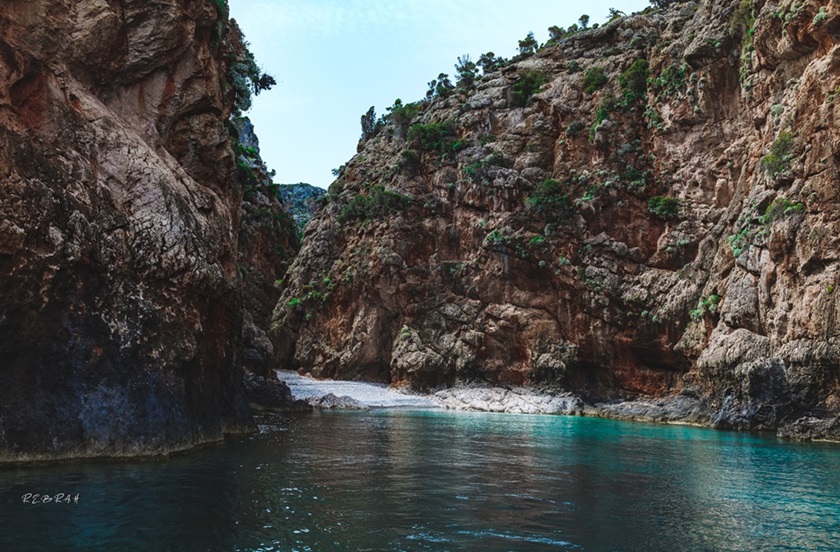 Chania to Rodopou: Hidden Beaches and Caves Cruise