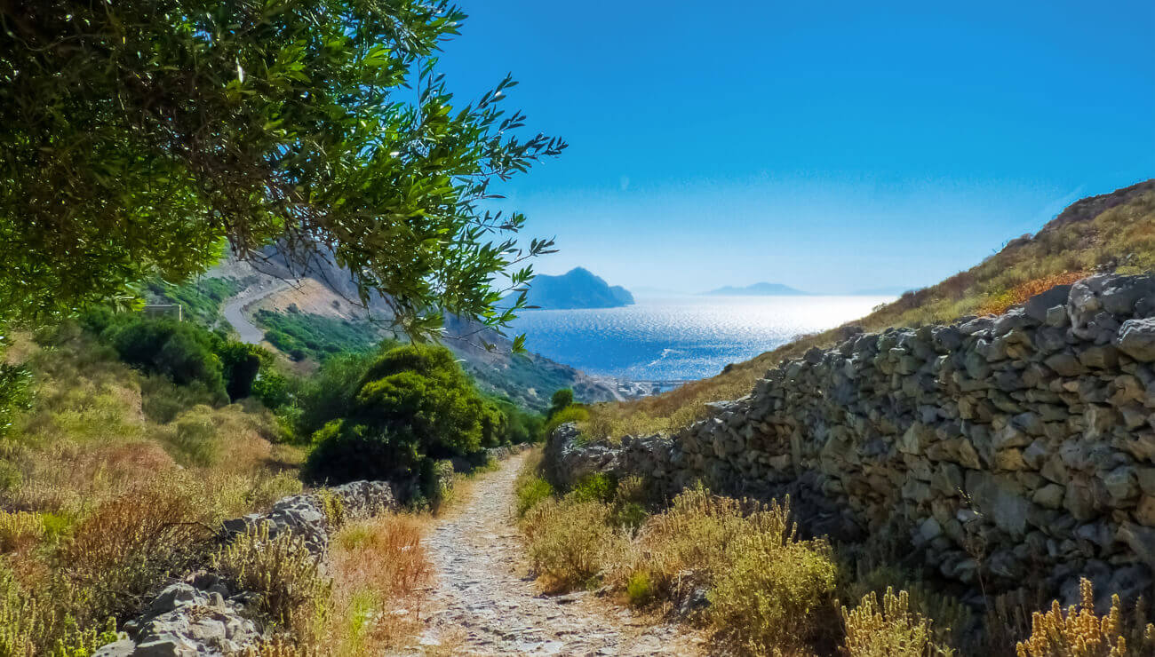 Amorgos: Hiking to Palia Strata 